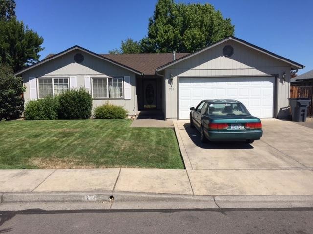 935 Pittview Ave, Central Point, OR 97502 - photo 1
