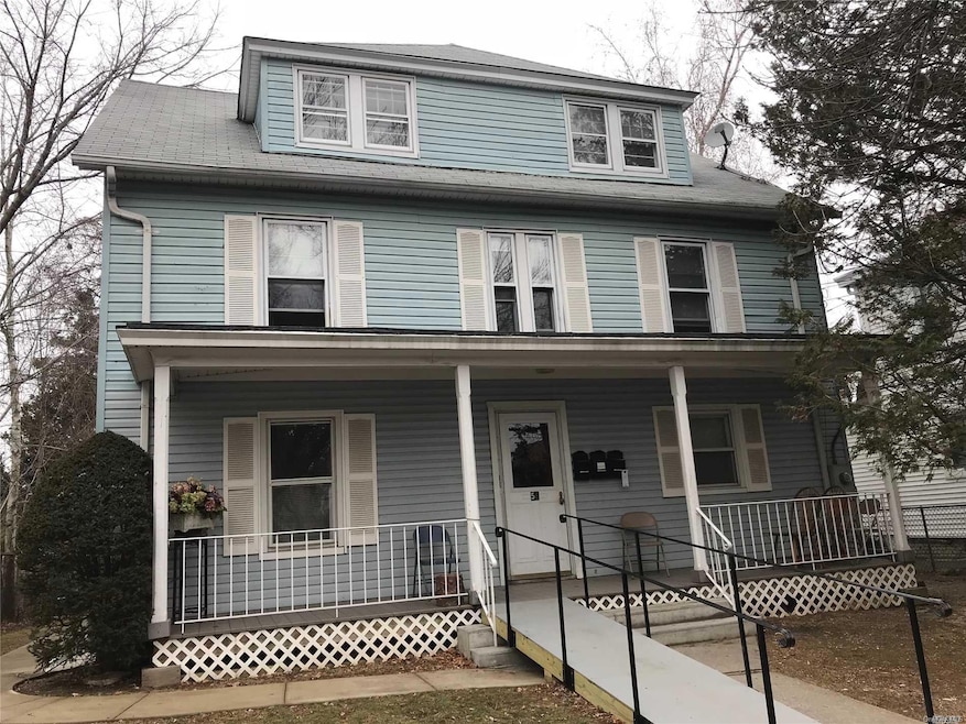 58 Coles St unit 3rd Fl, Glen Cove, NY 11542 - photo 1