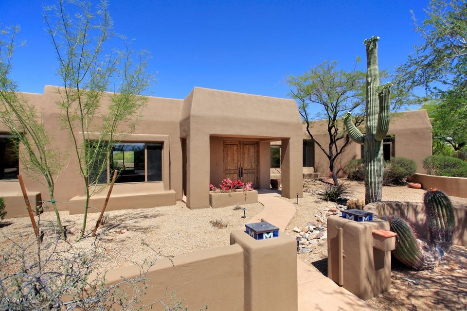 Private Courtyard Entry, Cul de Sac Lot