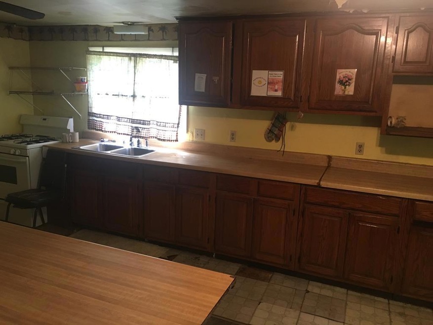 1314 Partridge Ave, Parsons, KS 67357 - photo 1