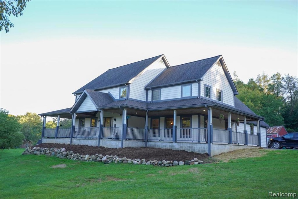 Great Country Living Home!