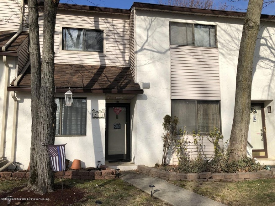 221 Winding Woods Loop Exterior 2
