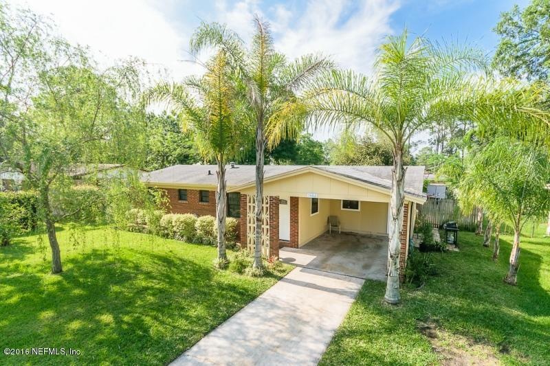 BEAUTIFUL CURB APPEAL