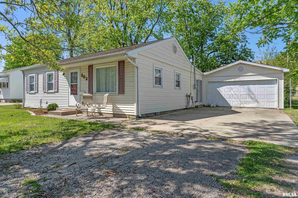 202 Welch Dr, Lincoln, IL 62656 - photo 1