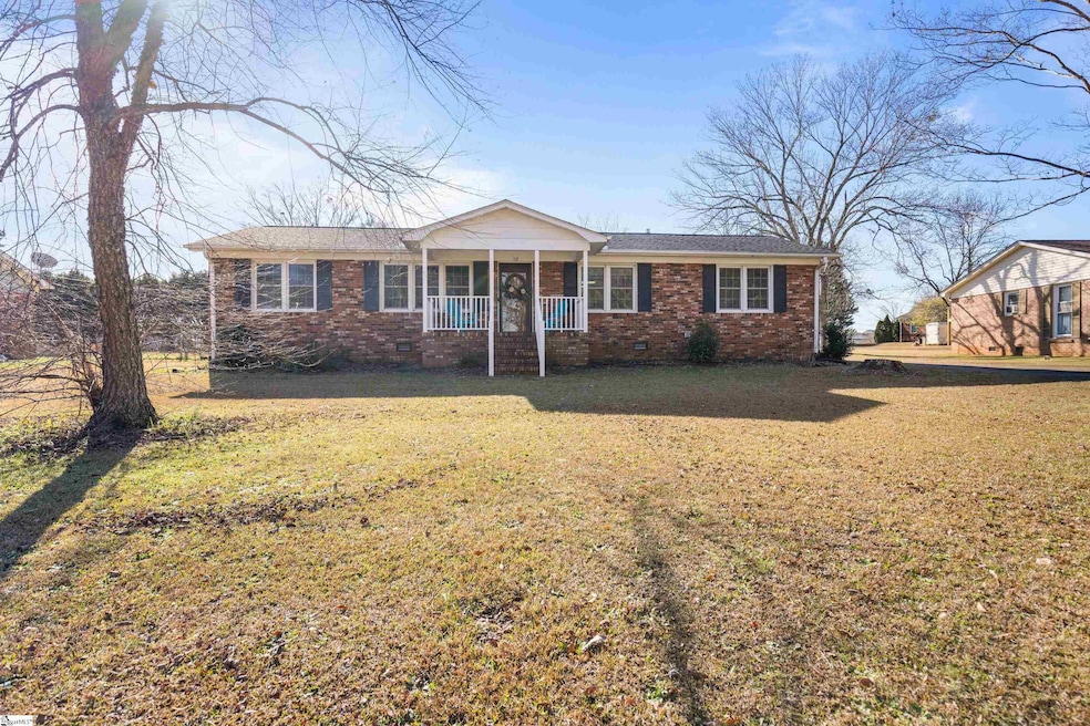 102 Charlton Cir, Easley, SC 29642 - photo 1