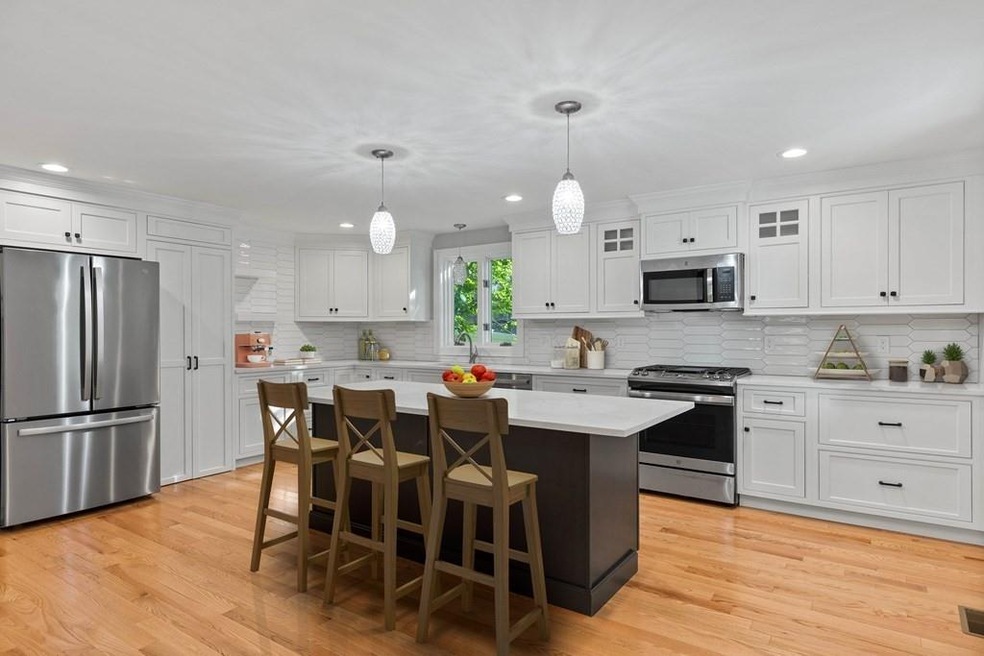 10 Shawsheen Ave, Wilmington, MA 01887 - photo 1