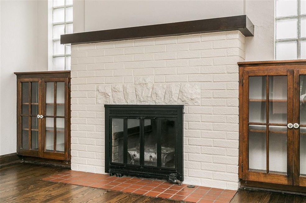 2110 Johnson Ave NW, Cedar Rapids, IA 52405 - photo 1