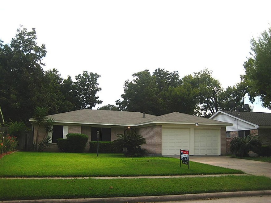 1315 Twin Falls Rd, Houston, TX 77088 - photo 1