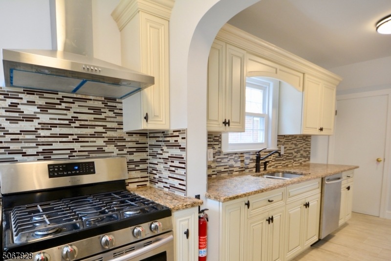 412 N 8th St unit 1, Fairview, NJ 07022 - photo 1