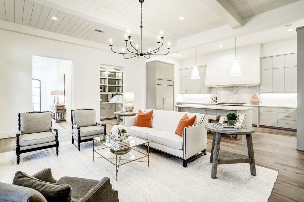 209 Memorial Parkview Dr, Houston, TX 77024 - photo 1