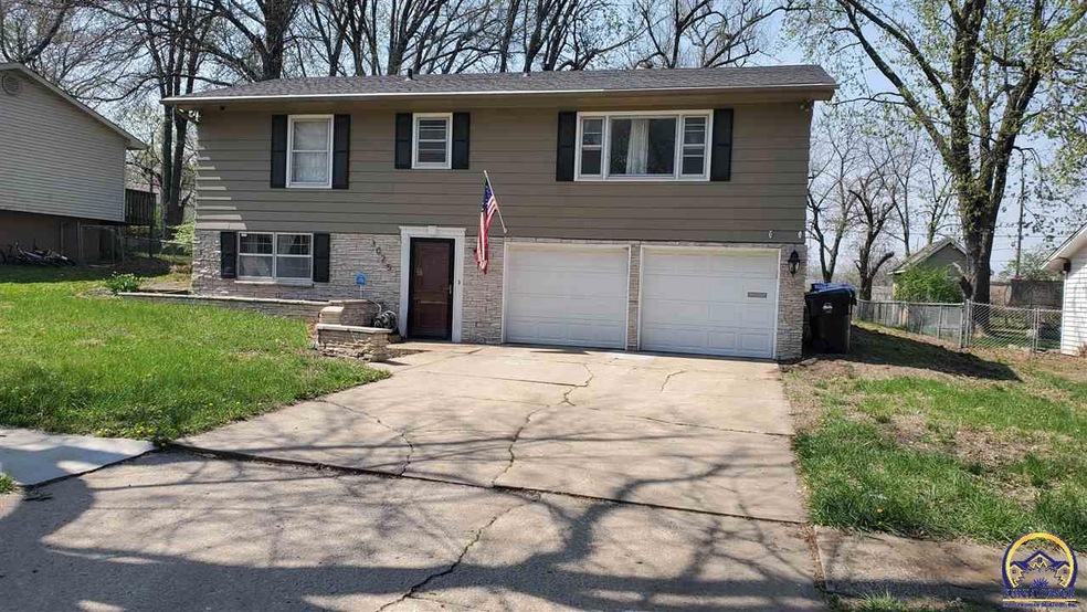 3025 SW Burnett Rd, Topeka, KS 66614 - photo 1