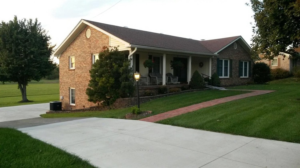 741 E Lexington St, Harrodsburg, KY 40330 - photo 1