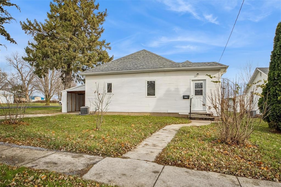 602 N 12th St, Guthrie Center, IA 50115 - photo 1