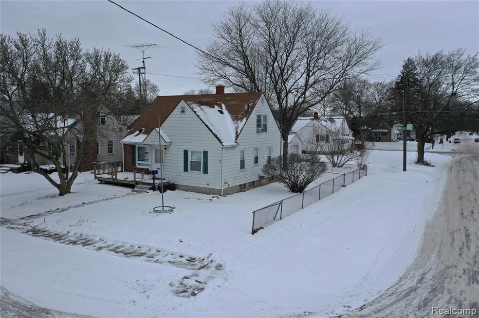 202 Chandler St, Flint, MI 48503 - photo 1