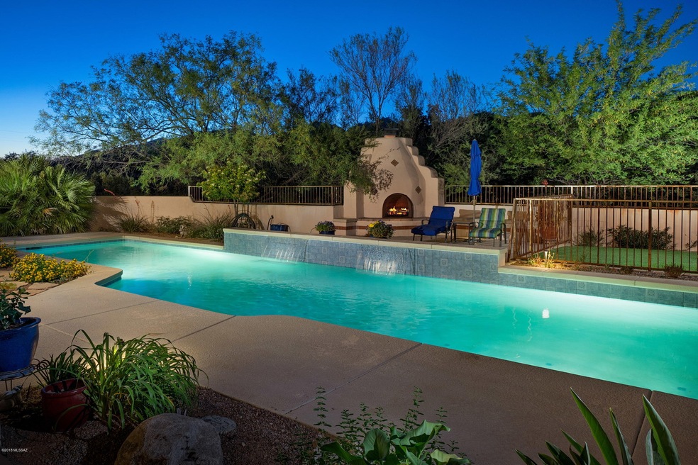 Pool & Mountain View