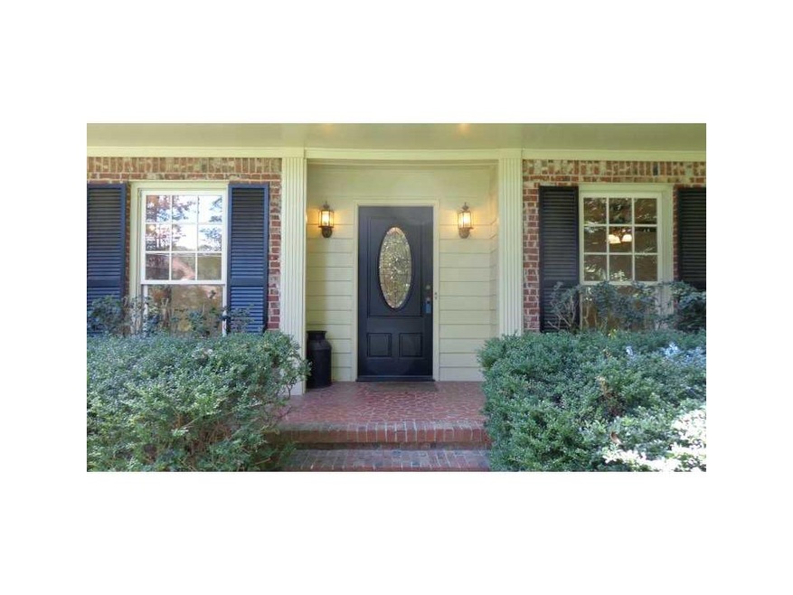 Exterior Front. TRADITIONAL FRONT ENTRANCE!