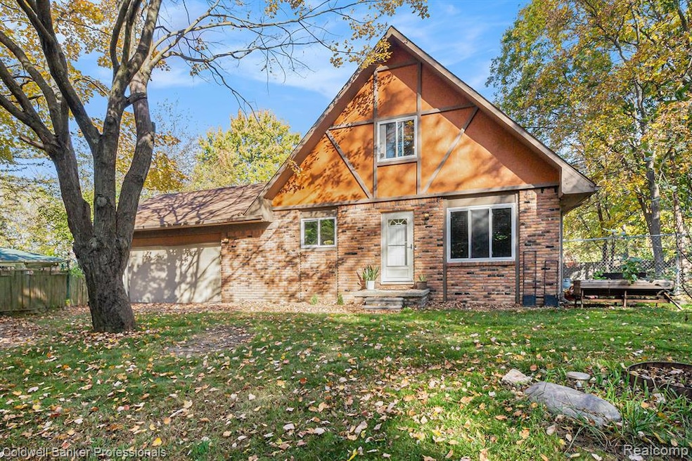 2495 Moore Place, Howell, MI 48843 - photo 1