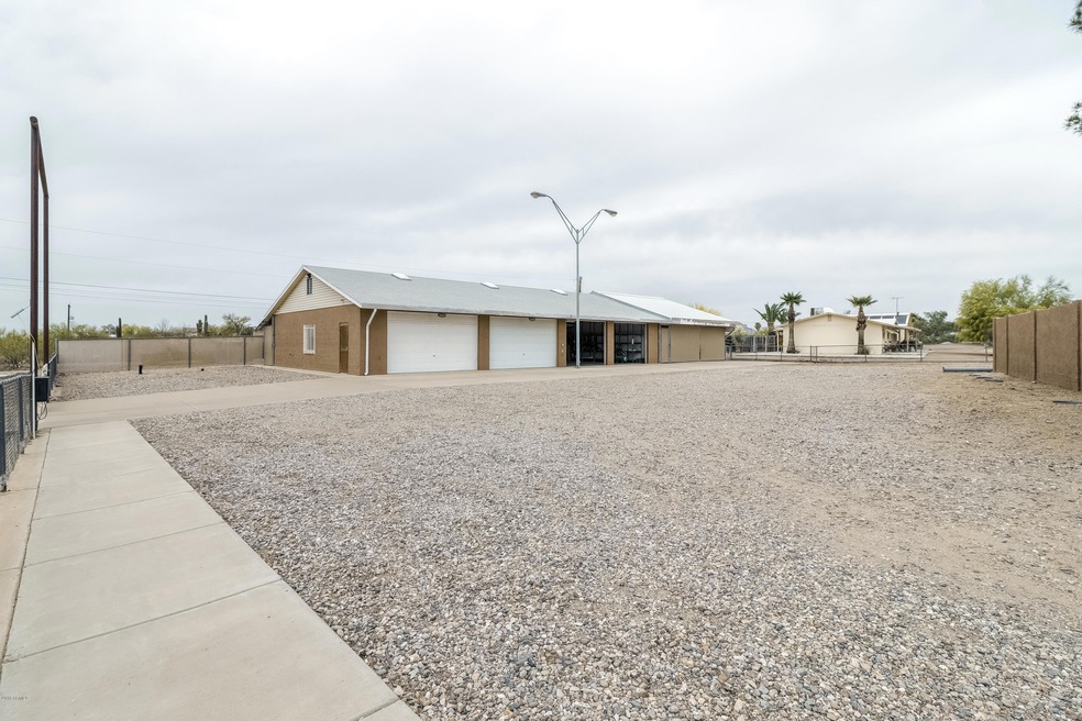 01 Front of Garage