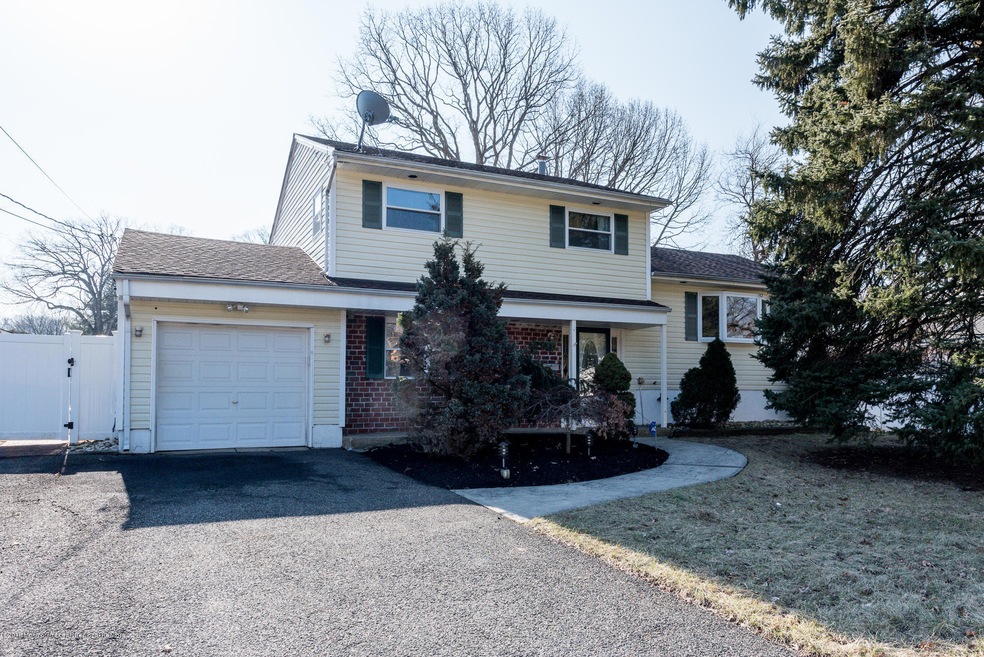 81 Phillips Dr, Old Bridge, NJ 08857 - photo 1