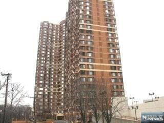 Palisades unit 1607, Fort Lee, NJ 07024 - photo 1