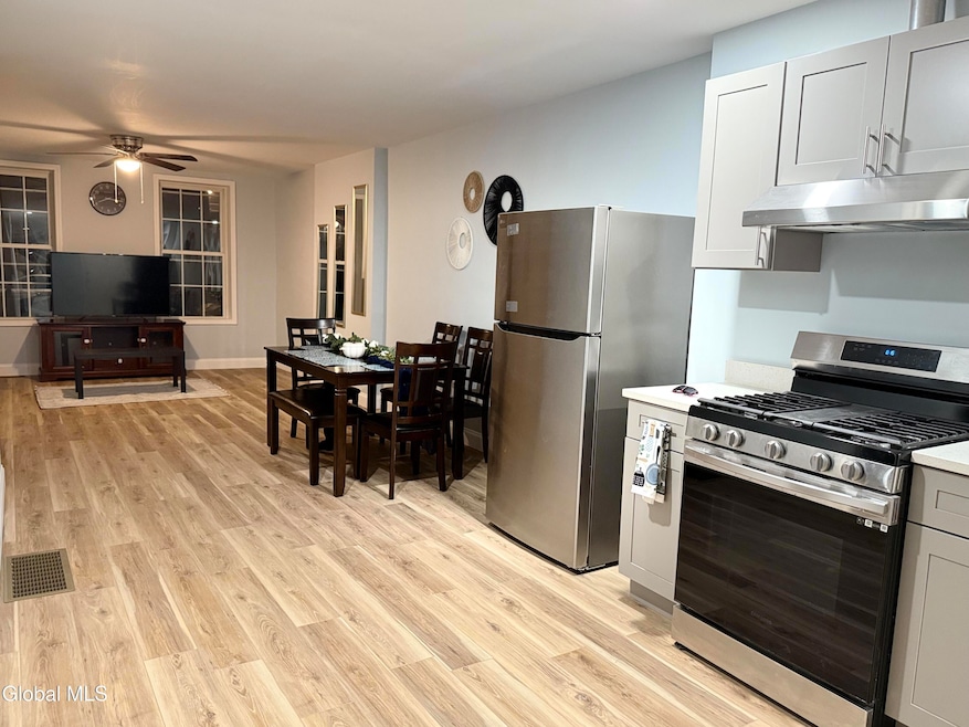 For Rent $1,450/month