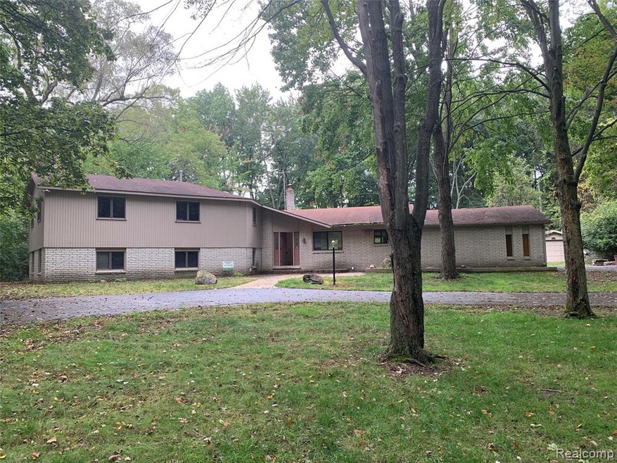 5299 Beach Rd, Troy, MI 48098 - photo 1