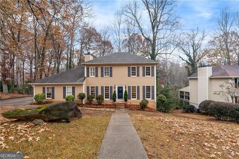 View of front of house featuring a front yard