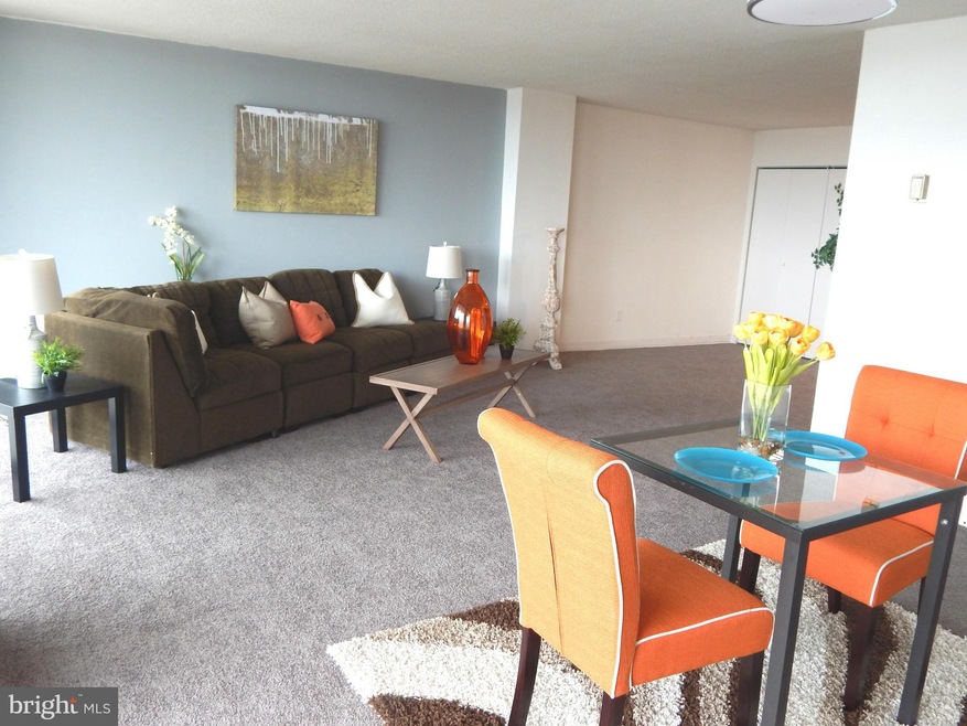 Strathmore Tower unit 902, Baltimore, MD 21215 - photo 1