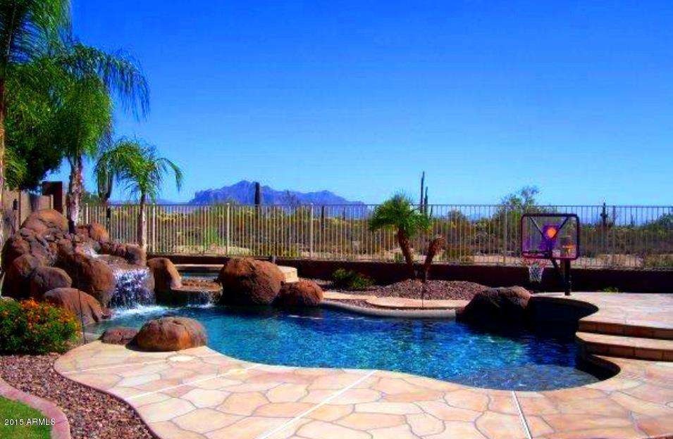 Showings Available 10/15