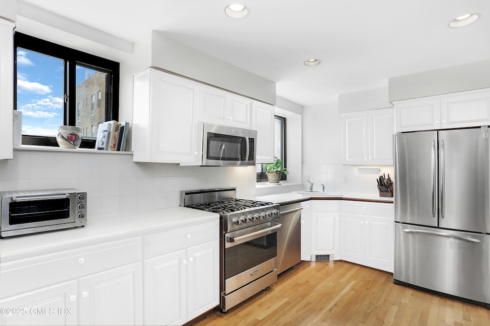 11 Lafayette 4D with white cabinets
