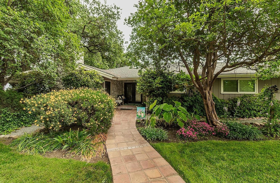 3670 S Newmark Ave, Sanger, CA 93657 - photo 1