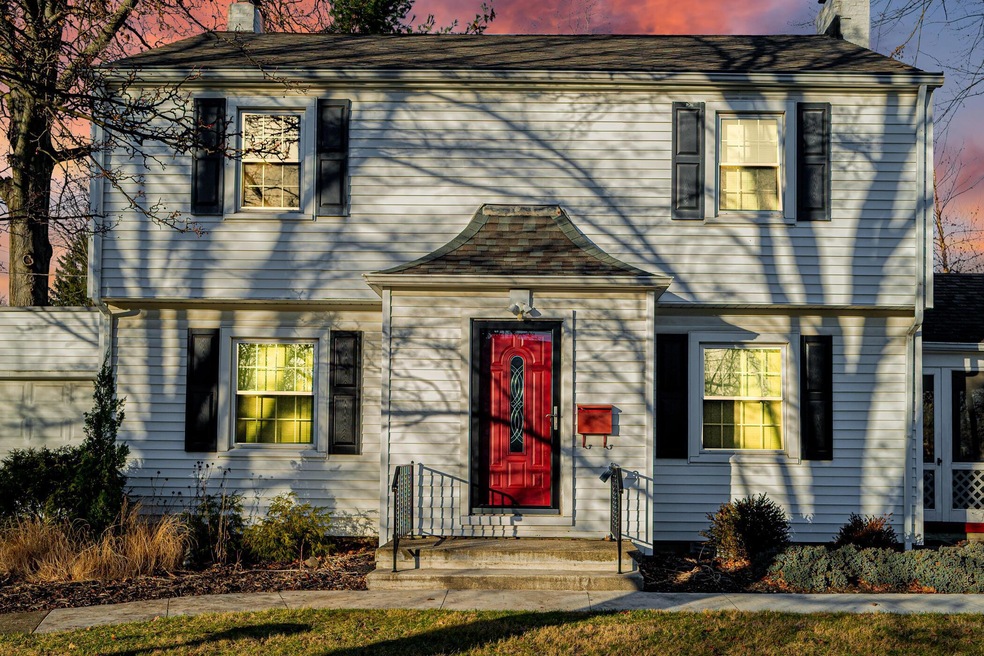 295 N Cassingham Rd Bexley 001