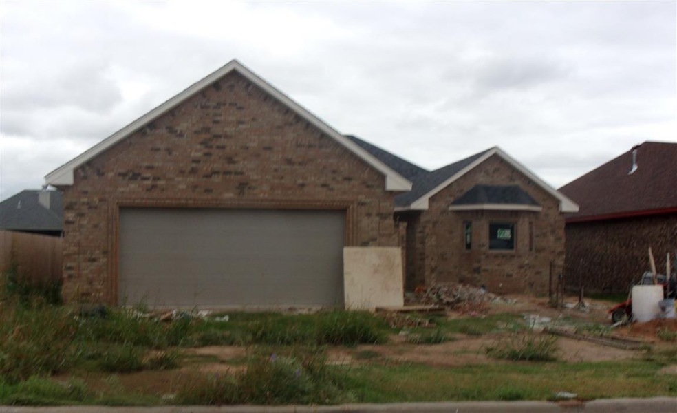 213 NW Granite Ave, Cache, OK 73527 - photo 1