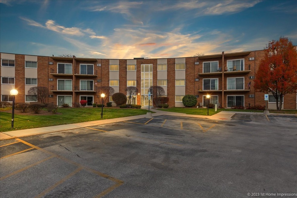 9724 S Karlov Ave Unit 206, Oak Lawn, IL 60453 MLS MRD11933457