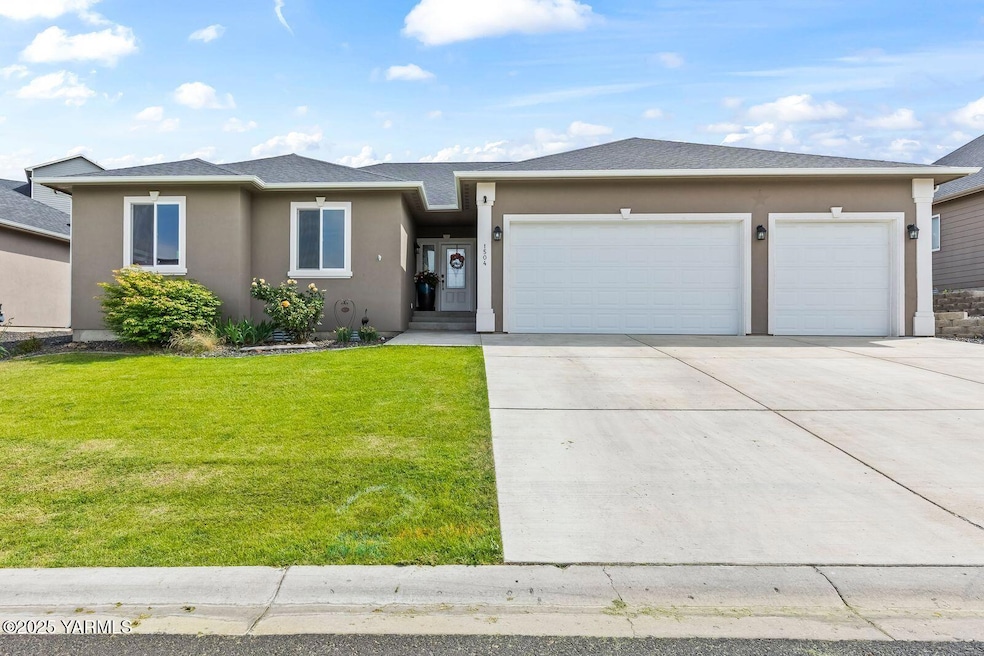 1504 W Naches Ave, Selah, WA 98942 - photo 1