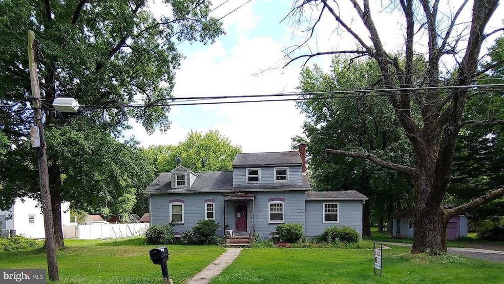 526 W Richardson Ave, Langhorne, PA 19047 - photo 1