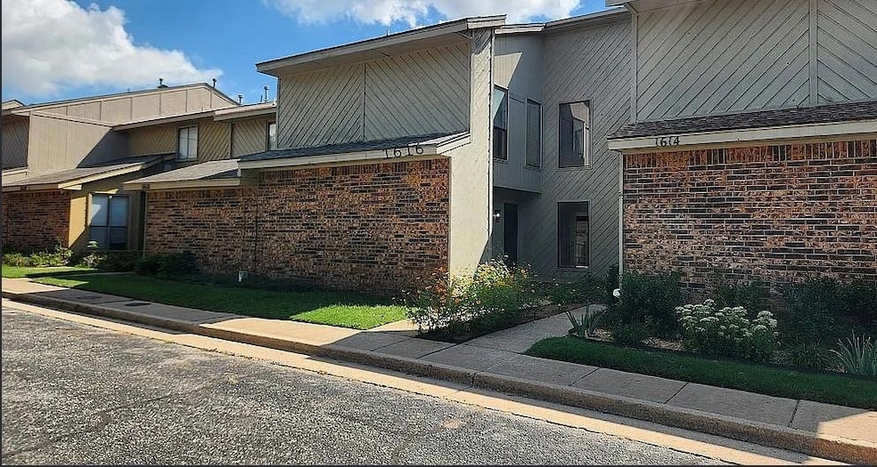 1616 Windhill Ave, Edmond, OK 73034 - photo 1