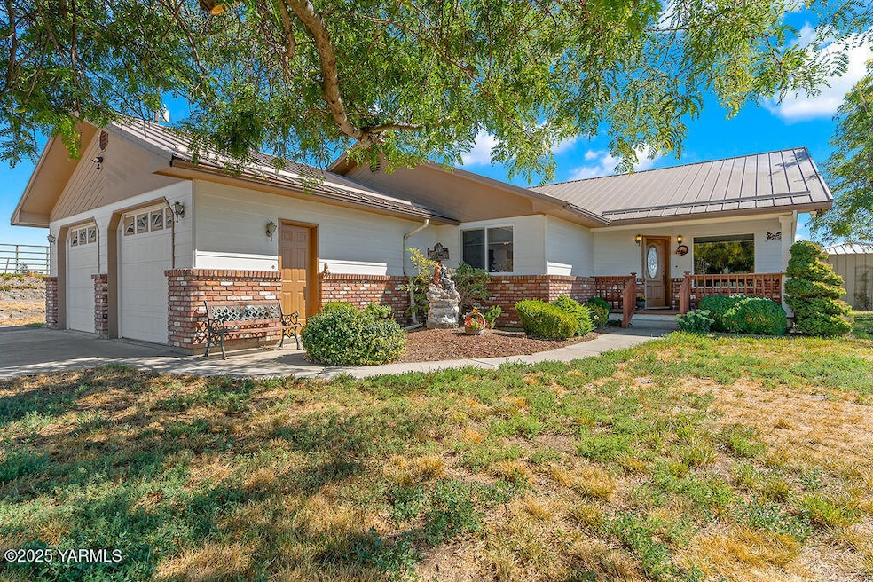 360 Orchardvale Rd, Zillah, WA 98953 - photo 1