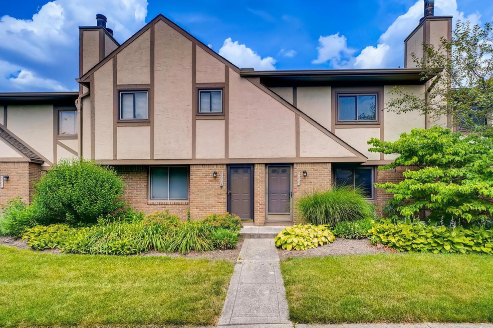 3247 Brookview Way Columbus OH-large-001