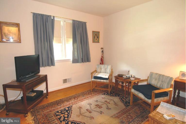 611 Abbott Ln, Falls Church, VA 22046 - photo 1