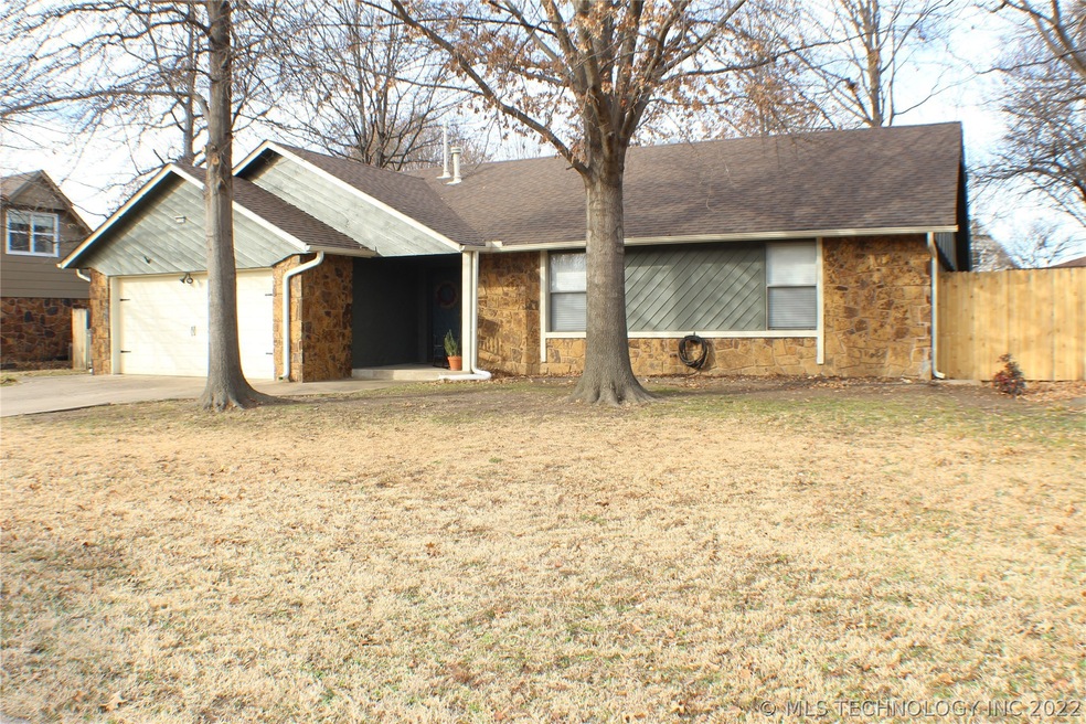 Front view from street.Roof is 2 years old. Garage