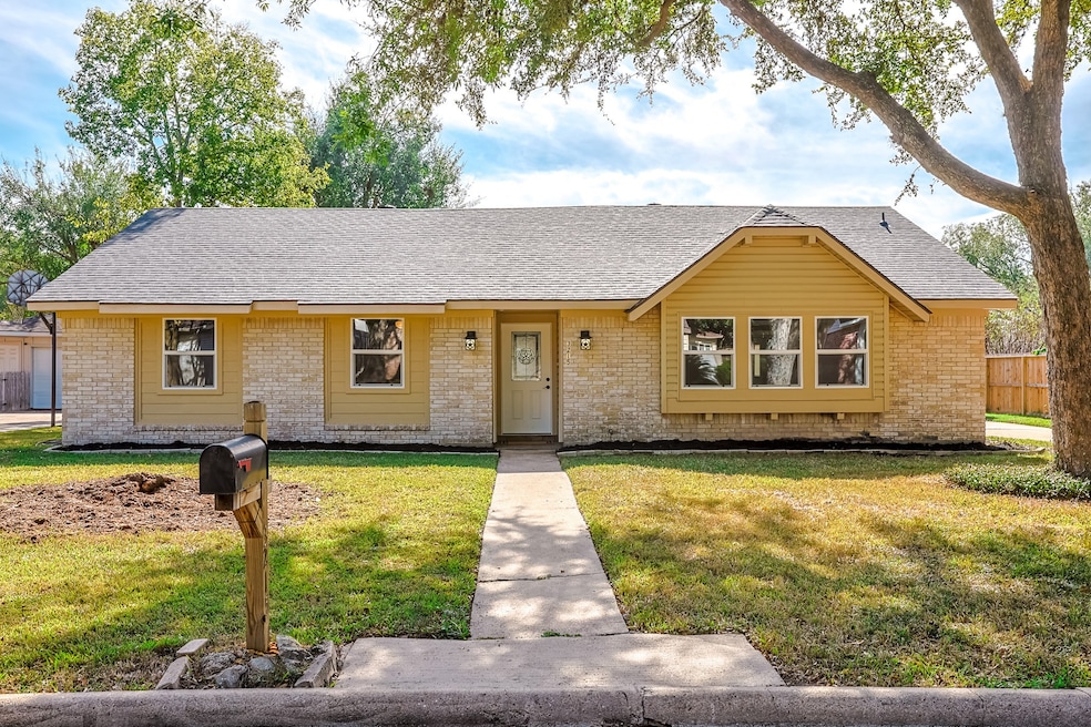 3215 Springhill Dr, Missouri City, TX 77459 - photo 1