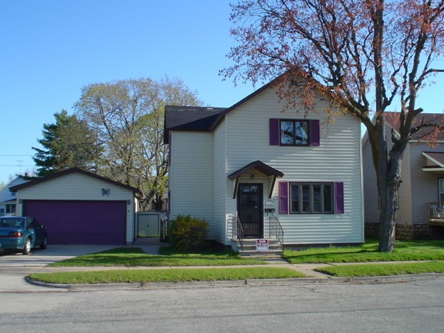 2004 12th Ave, Menominee, MI 49858 - photo 1