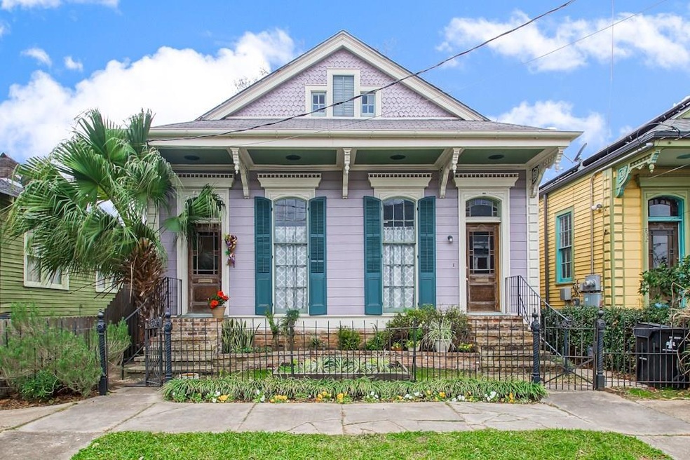Wonderful Curb Appeal!
