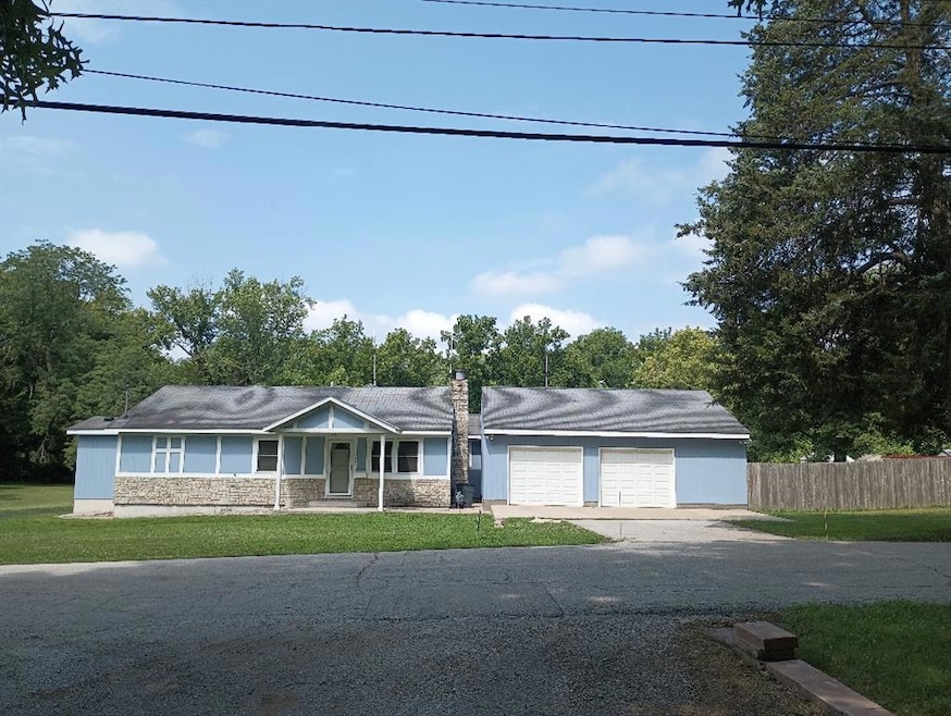 1712 S Hands St, Independence, MO 64055 - photo 1