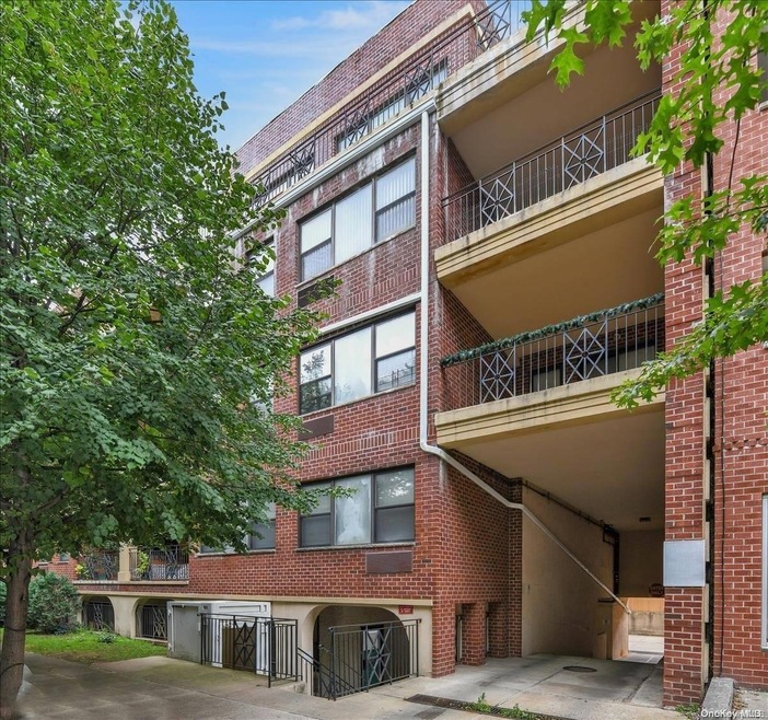 71-23 162nd St unit 1J, Fresh Meadows, NY 11365 - photo 1