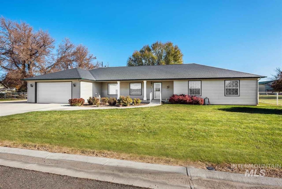 405 W S 7th St, Homedale, ID 83628 - photo 1