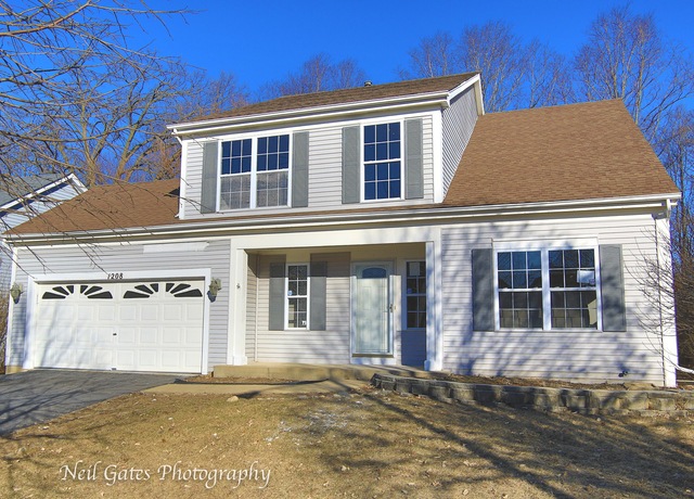 1208 Mayfair Dr, Carpentersville, IL 60110 - photo 1