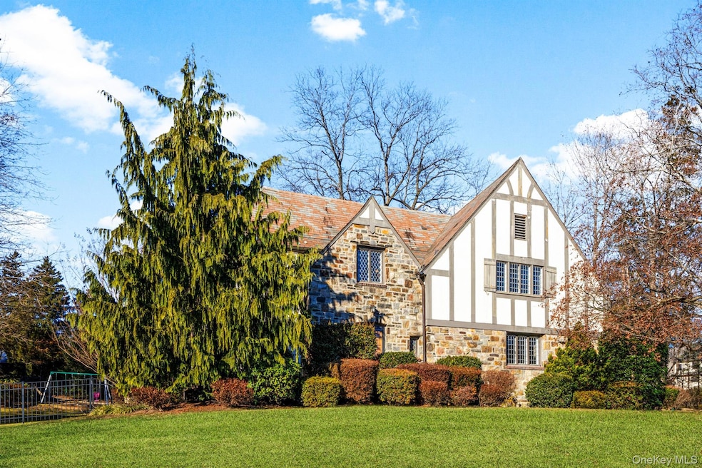 22 Verdun Ave, New Rochelle, NY 10804 - photo 1