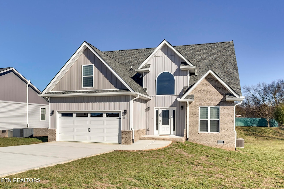 01_188 Olivia Circle_Front